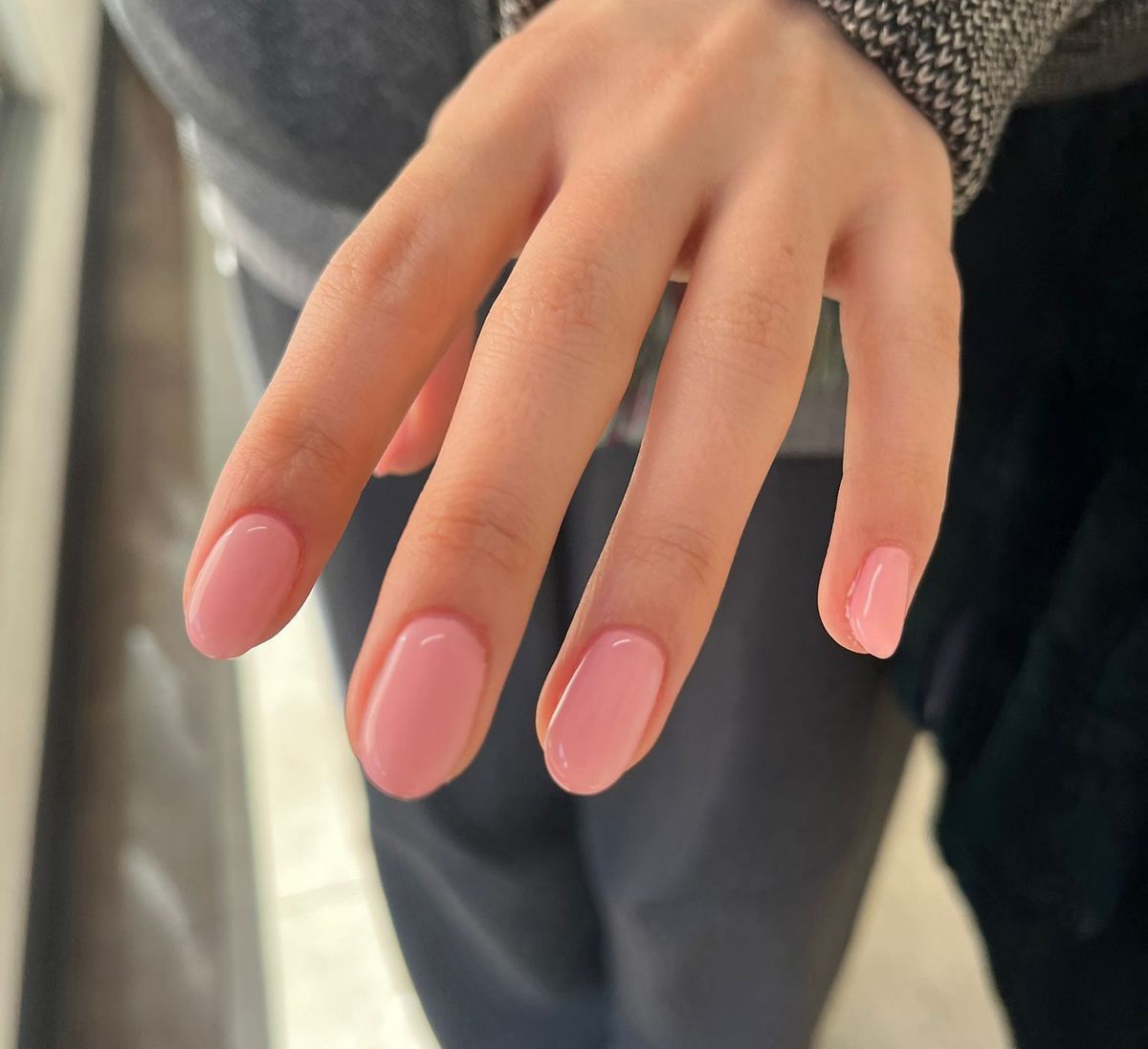 Quick Japanese gel manicure with base colour, 45 minutes. KURO Nails Japanese nail art salon Rotterdam