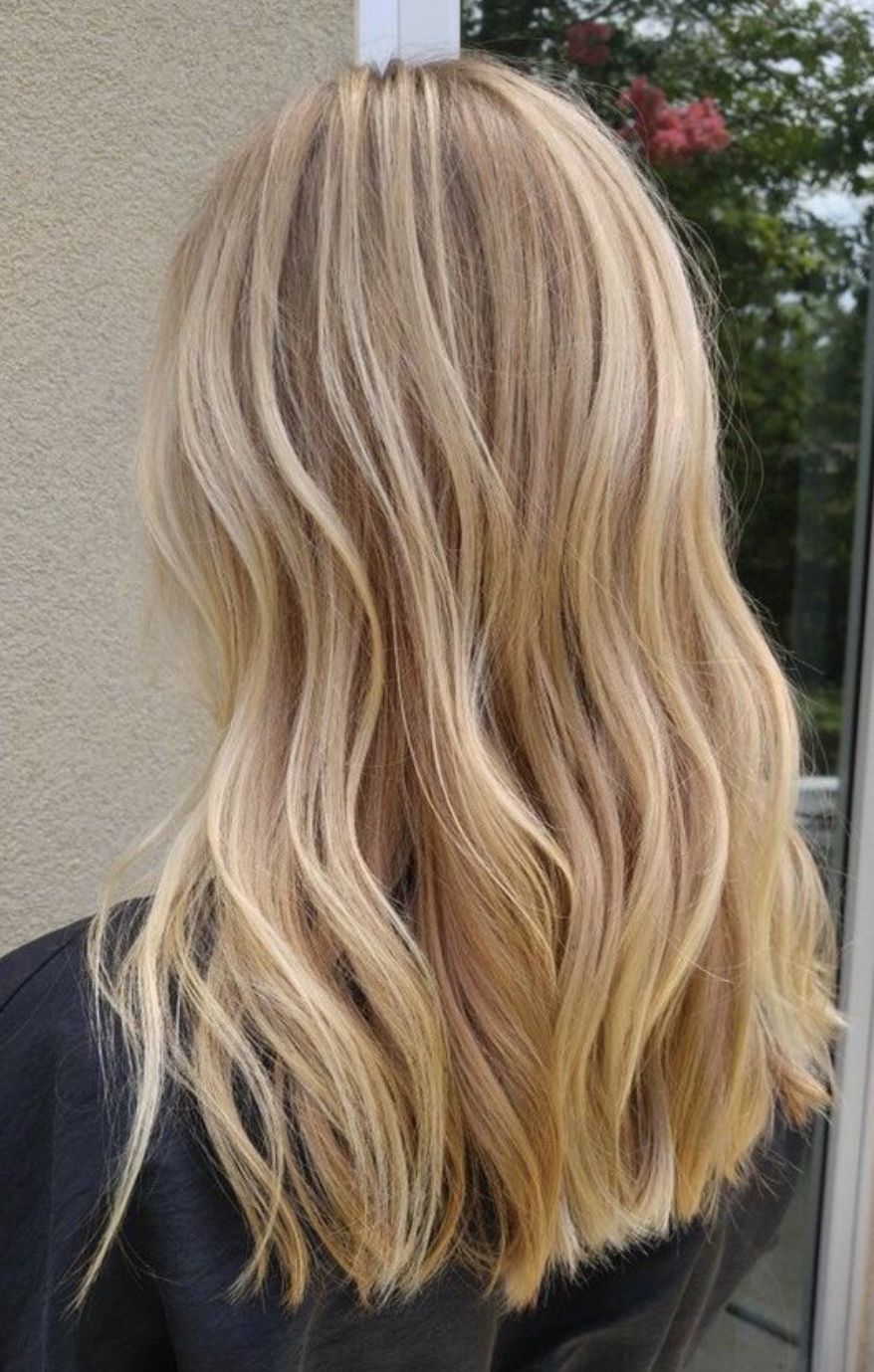 Old money blonde and dirty blonde: soft blonde shades that look more natural