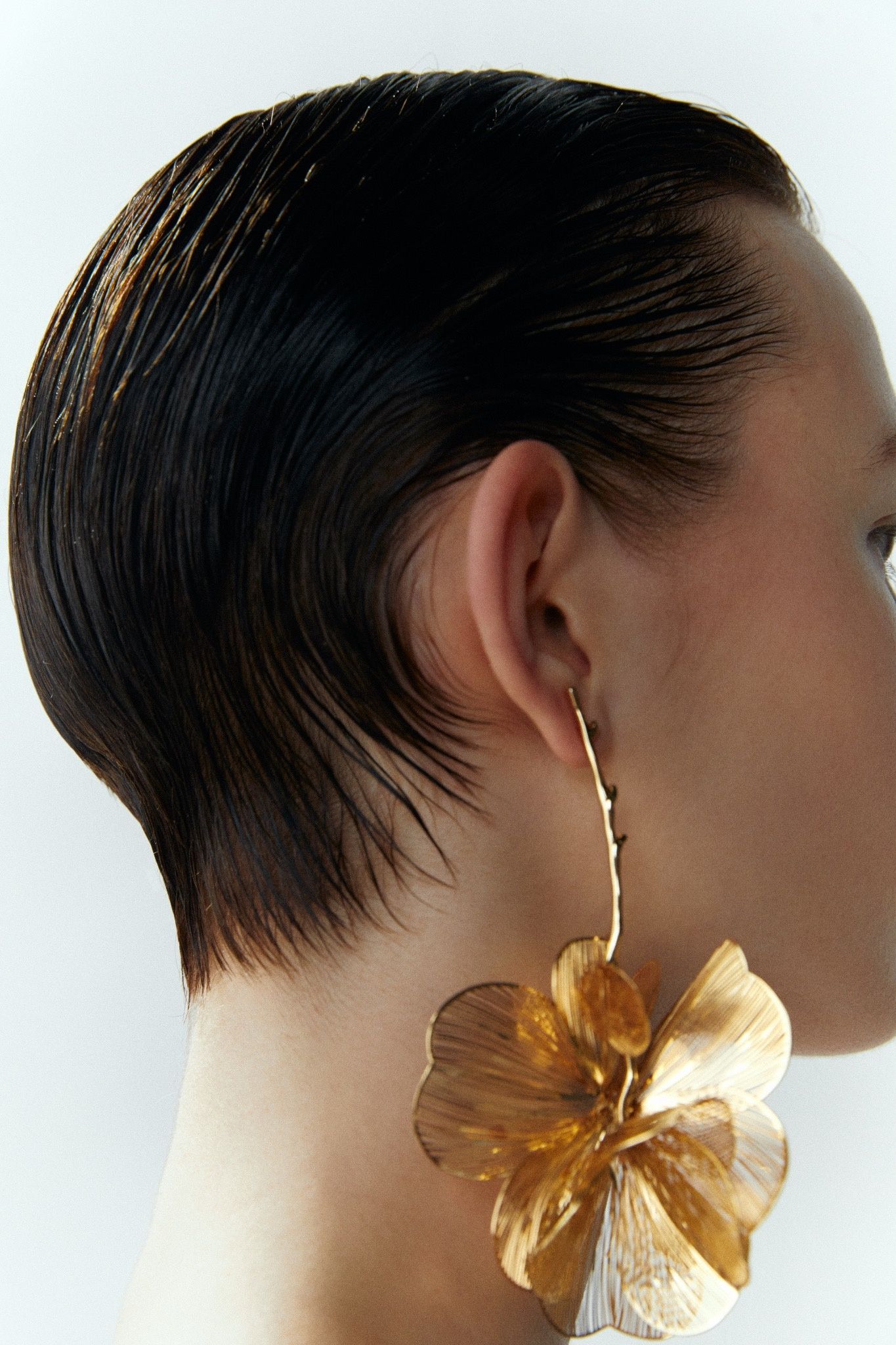 How to wash your hair like a pro: golden tips from our stylists